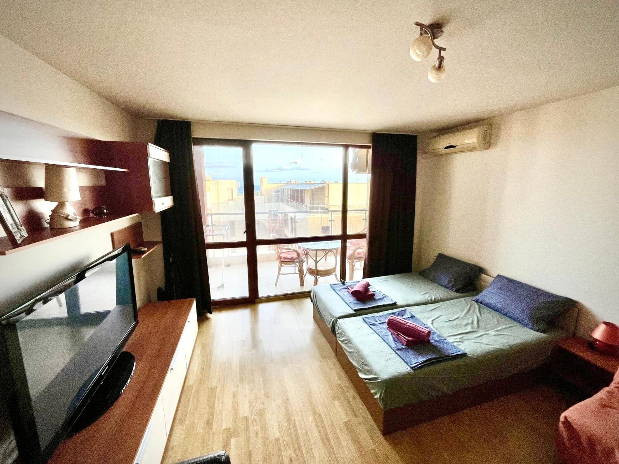 Julia Vigo Panorama *