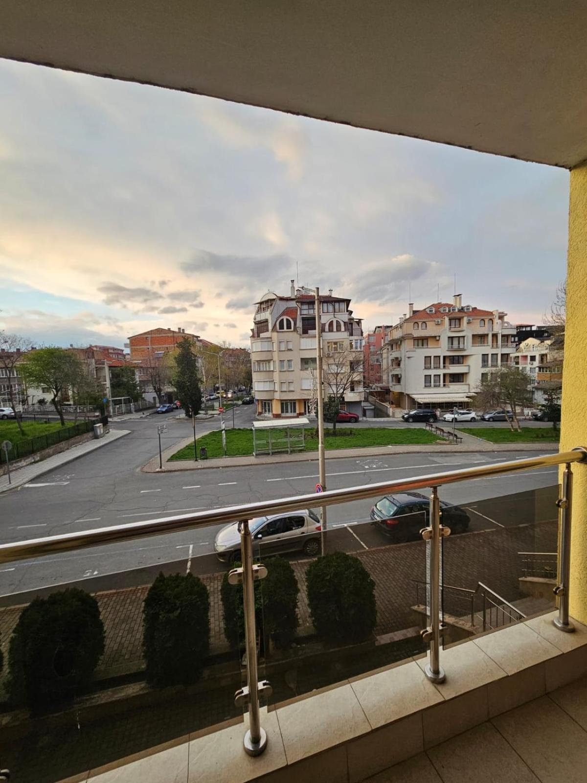 Julia Vigo Panorama *